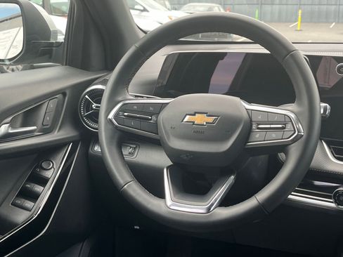 Used 2025 Chevrolet Equinox LT FWD image 28