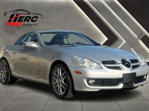 Used 2009 Mercedes-Benz SLK 300 image 2
