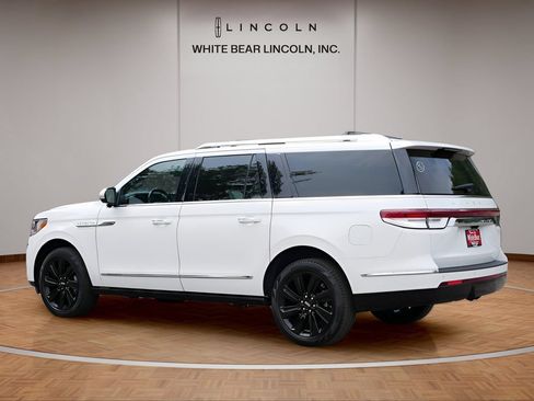 Used 2024 Lincoln Navigator L Reserve AWD/4WD image 7
