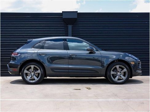 Certified 2025 Porsche Macan image 8