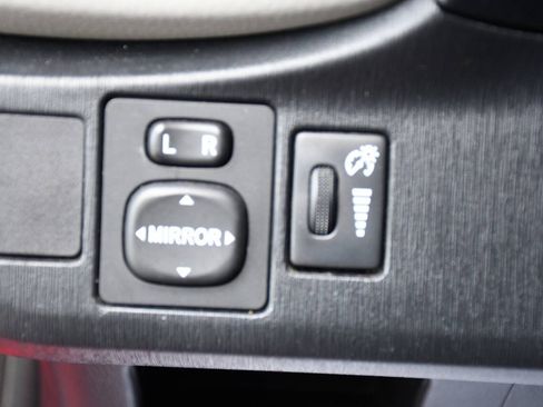 Used 2013 Toyota Yaris LE FWD image 29