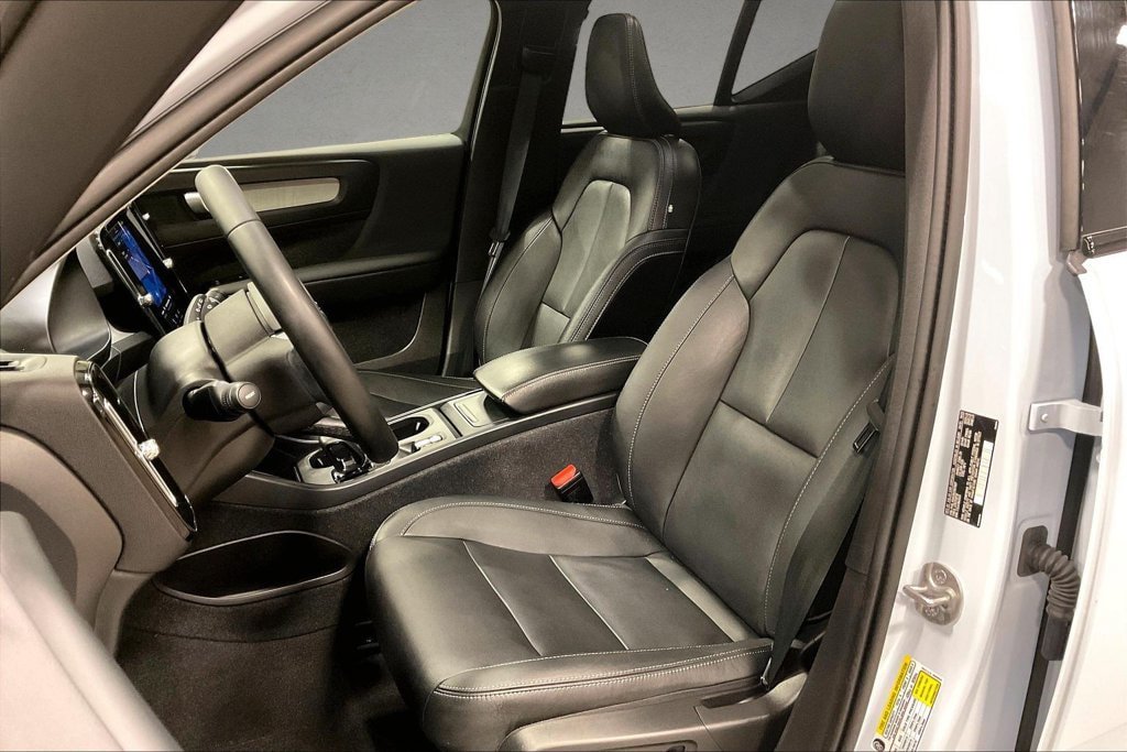 Certified 2024 Volvo XC40 B5 Core AWD/4WD image 22