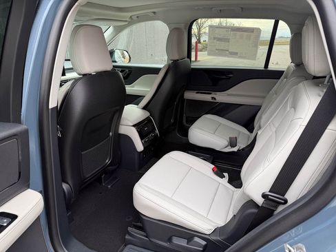 New 2026 Lincoln Aviator AWD image 15