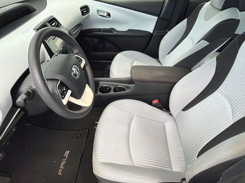 Used 2017 Toyota Prius One FWD image 5