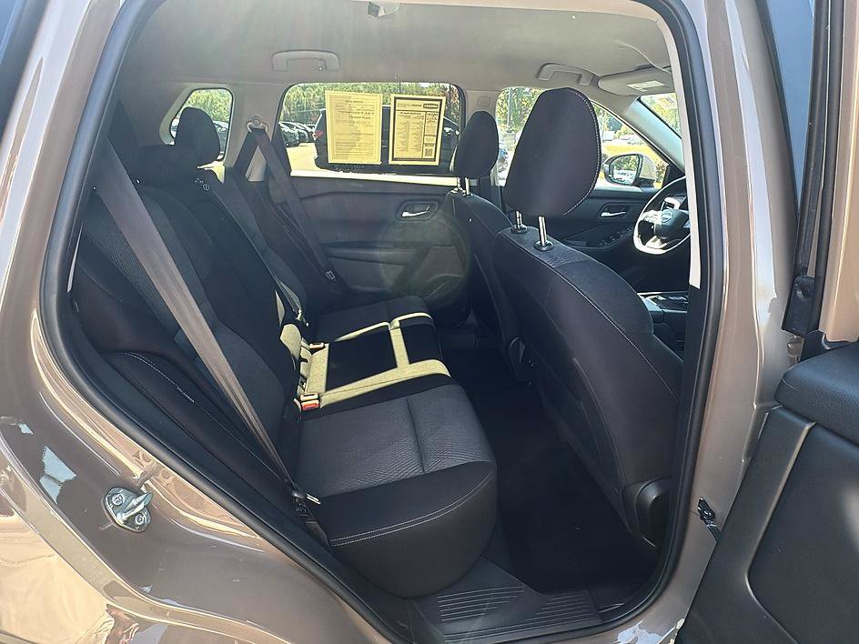Certified 2025 Nissan Rogue SV FWD image 22