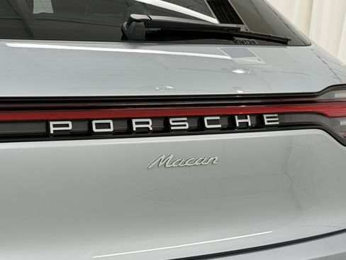 Certified 2025 Porsche Macan image 60