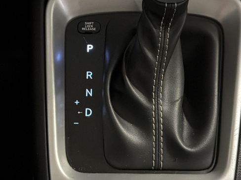 Used 2025 Hyundai Venue SEL FWD image 40