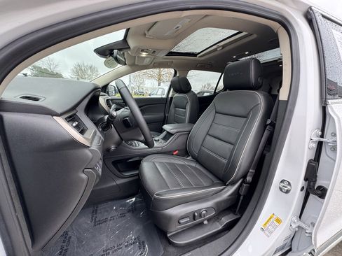 Used 2023 GMC Acadia Denali image 5