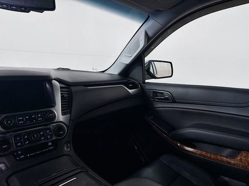 Used 2019 Chevrolet Suburban Premier AWD/4WD image 27