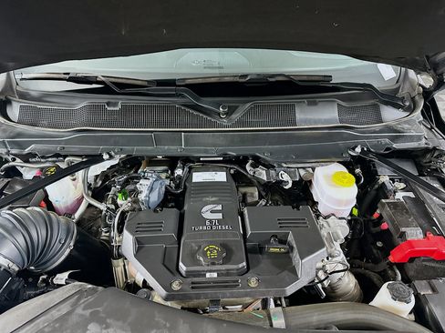 Used 2024 RAM 2500 Laramie w/ Safety Group image 32