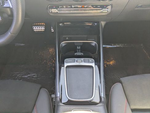 Used 2025 Mercedes-Benz GLB 35 AMG 4MATIC image 6