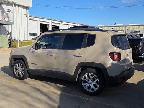 Used 2015 Jeep Renegade Latitude w/ Popular Equipment Group image 3