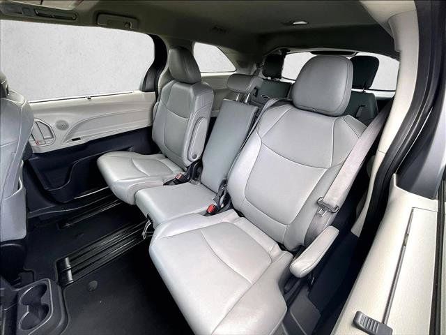 Used 2024 Toyota Sienna XLE w/ XLE Plus Package FWD image 28