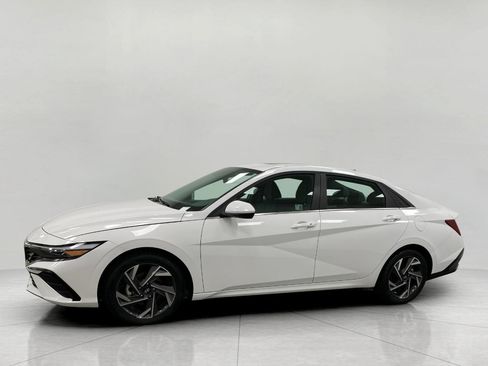 Certified 2024 Hyundai Elantra SEL w/ Convenience Package image 7