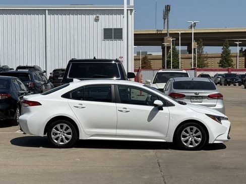 Used 2025 Toyota Corolla LE FWD image 3
