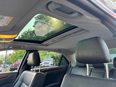 Used 2010 Mercedes-Benz E 550 Sedan image 13