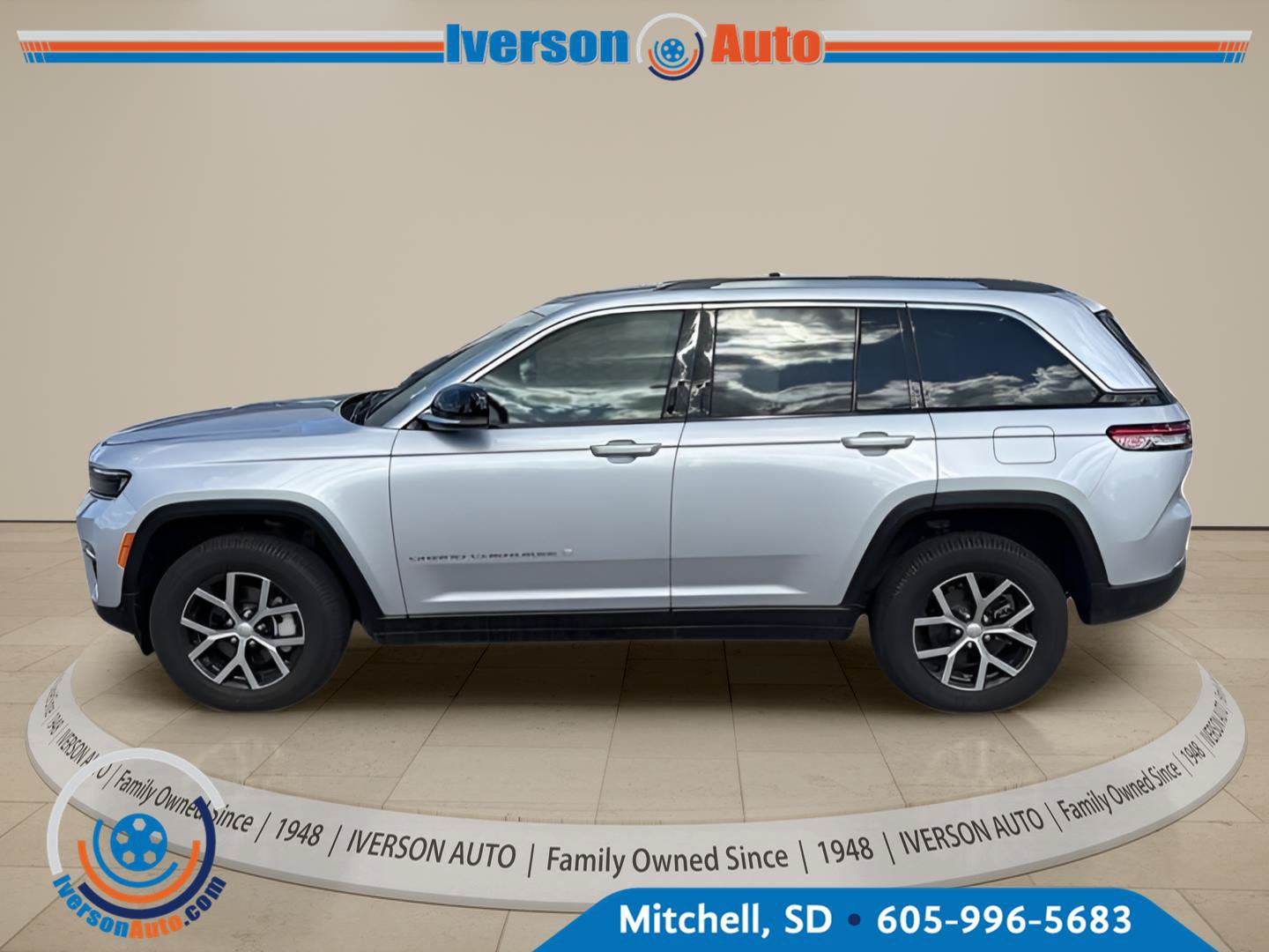 Used 2024 Jeep Grand Cherokee Limited AWD/4WD image 2