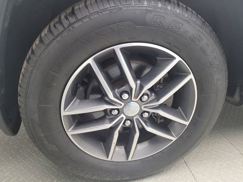 Used 2017 Jeep Grand Cherokee Limited w/ Luxury Group II image 31