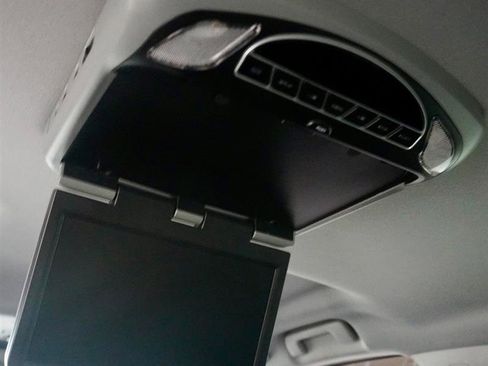 Used 2018 Chevrolet Suburban LT w/ Z71 Midnight Edition image 45