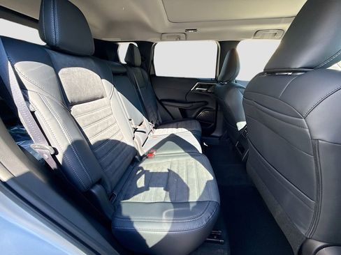 New 2026 Mitsubishi Outlander SE FWD image 29