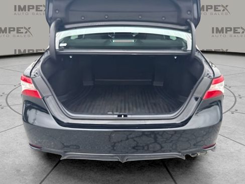 Used 2020 Toyota Camry SE FWD image 14