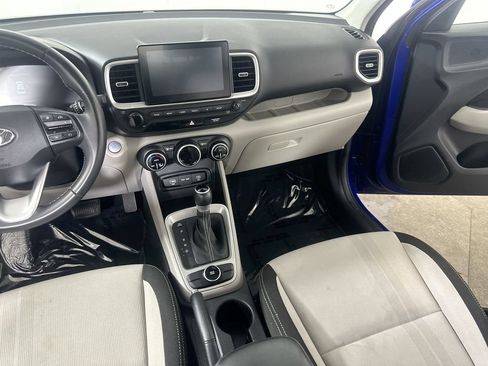 Used 2025 Hyundai Venue SEL FWD image 19