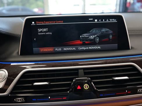 Used 2022 BMW 750i xDrive w/ Executive Package AWD/4WD image 42