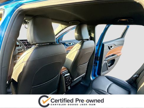 Used 2025 Jeep Compass Limited image 6