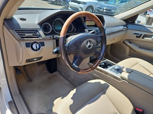Used 2010 Mercedes-Benz E 350 4MATIC Sedan image 17
