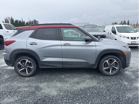 Used 2023 Chevrolet TrailBlazer RS w/ Sun and Liftgate Package image 9