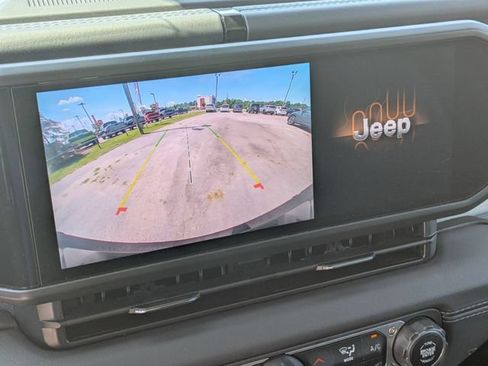 Used 2025 Jeep Wrangler Unlimited Sahara AWD/4WD image 23