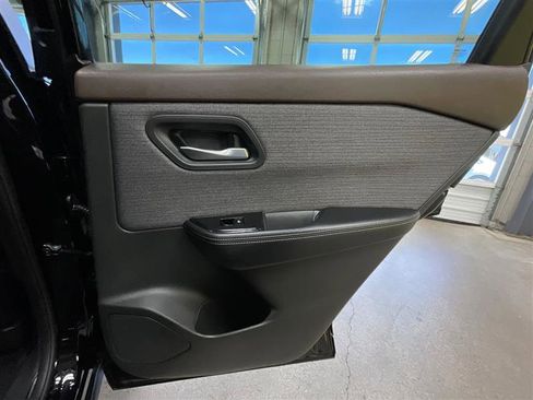 Used 2023 Nissan Rogue SV AWD/4WD image 25