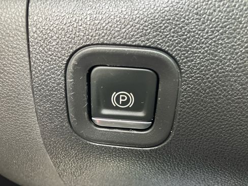 Used 2021 Chevrolet Silverado 1500 LT Trail Boss w/ Convenience Package II image 14