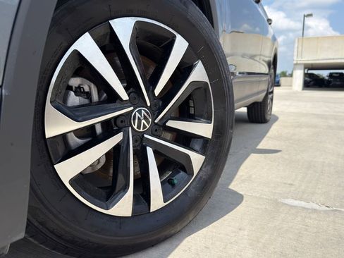 Used 2024 Volkswagen Tiguan S image 4
