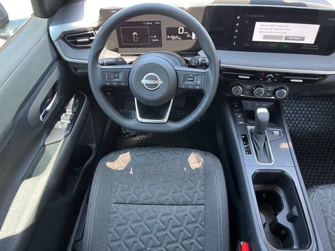 Used 2025 Nissan Kicks SV FWD image 13