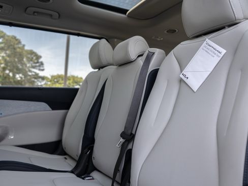 New 2026 Kia Carnival SX w/ SX Dark Edition Package FWD image 28