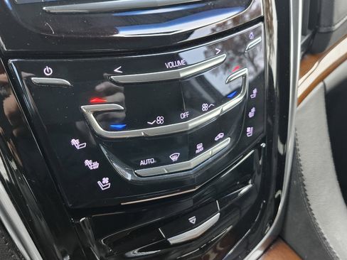 Used 2018 Cadillac Escalade Luxury image 30