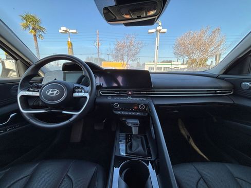 Used 2025 Hyundai Elantra Limited image 37