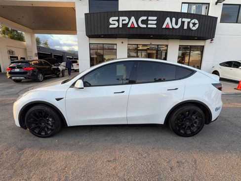 Used 2021 Tesla Model Y Long Range AWD/4WD image 3