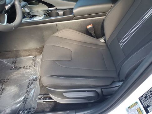 Used 2025 Hyundai Elantra SEL FWD image 12