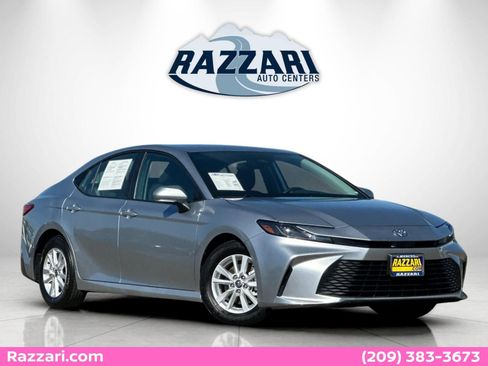 Used 2025 Toyota Camry LE image 1