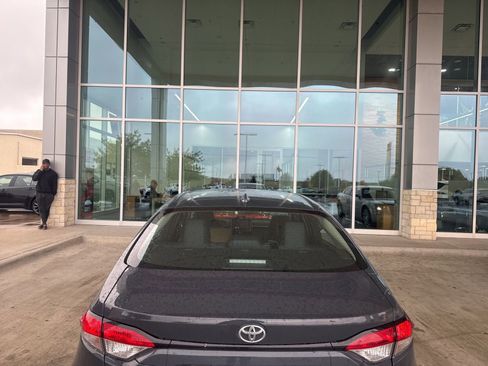 Used 2025 Toyota Corolla LE FWD image 14