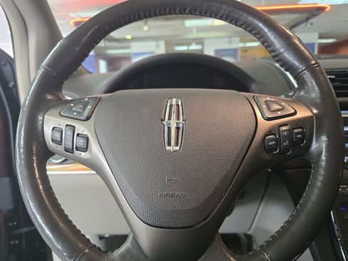 Used 2012 Lincoln MKX AWD image 22