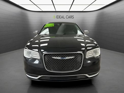 Used 2018 Chrysler 300 Touring w/ Chrome Appearance Package RWD image 2