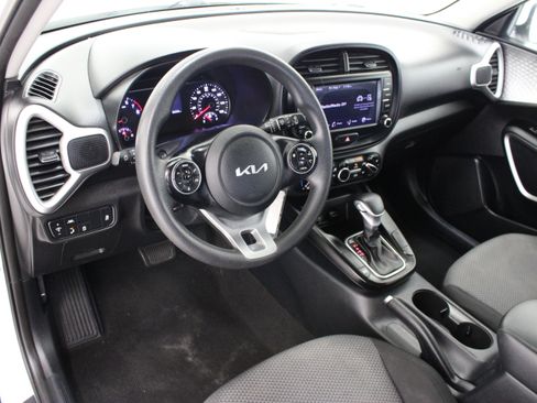 Used 2022 Kia Soul LX w/ Technology Package FWD image 13