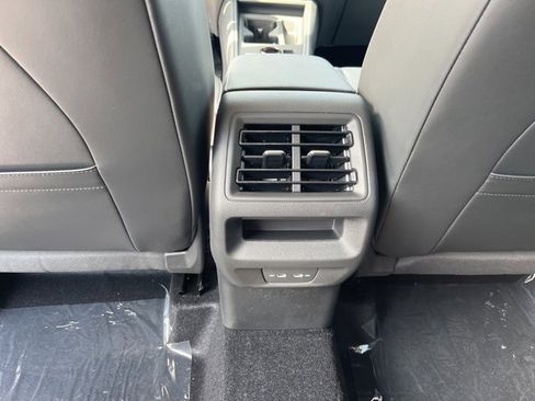 New 2025 Volkswagen Tiguan SE image 15