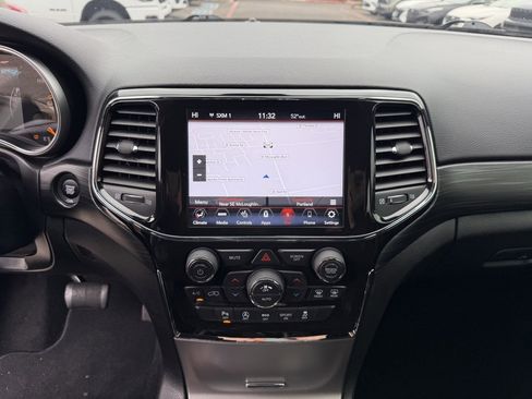 Used 2021 Jeep Grand Cherokee Laredo X image 23