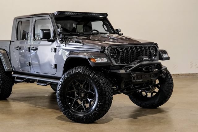 Used 2025 Jeep Gladiator Sport AWD/4WD image 29