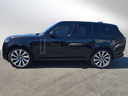 New 2025 Land Rover Range Rover SE AWD/4WD image 2