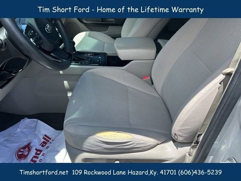 Used 2017 Kia Sedona LX image 10